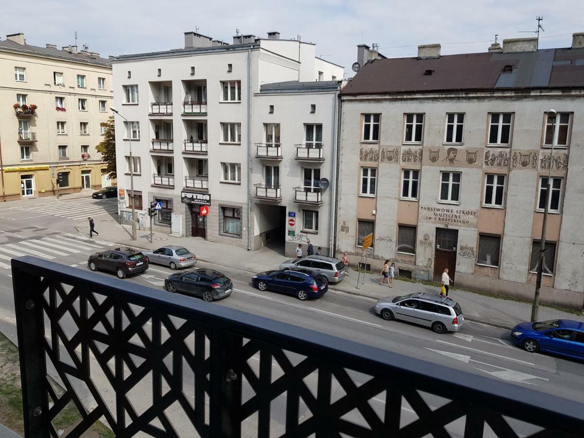 شقة Roadway-Seminaryjska Z Garazem Podziemnym كيلتشي المظهر الخارجي الصورة